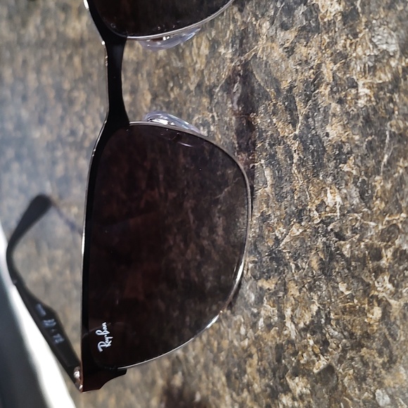 Ray-Ban Sunglasses - Picture 3 of 5